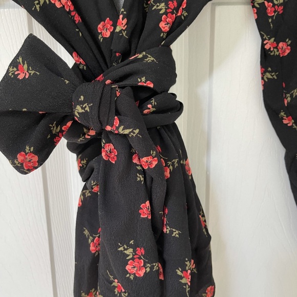 Floral Zara wrap top, size M - Picture 3 of 6